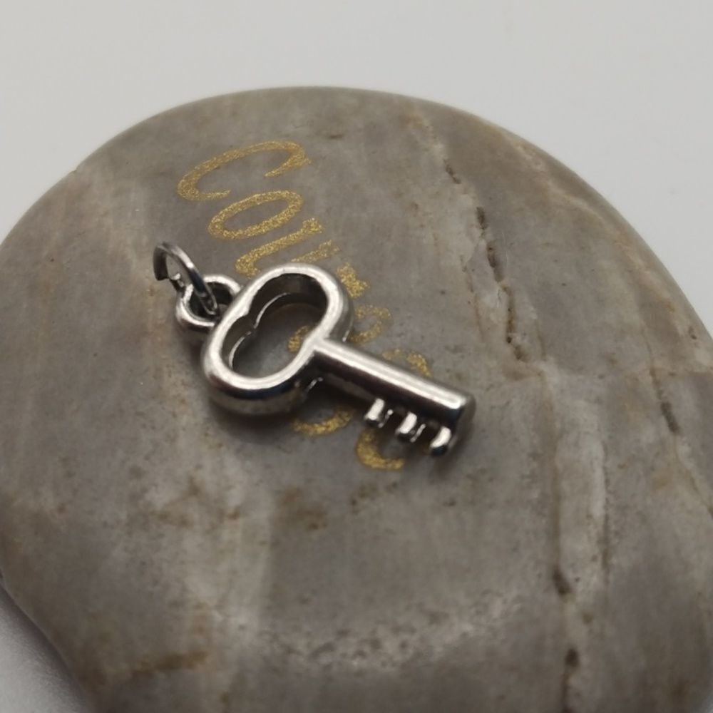 Key charm - Picture 2 of 2